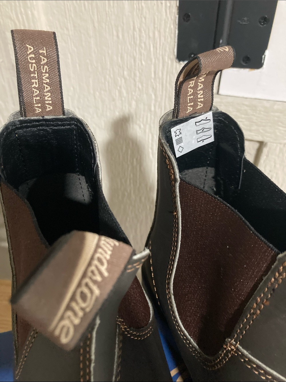 Blundstone 500 Brown Pull-Tab Chelsea Boots - Picture 5 of 6
